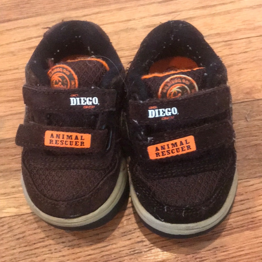 Go Diego, Go! Velcro Sneakers